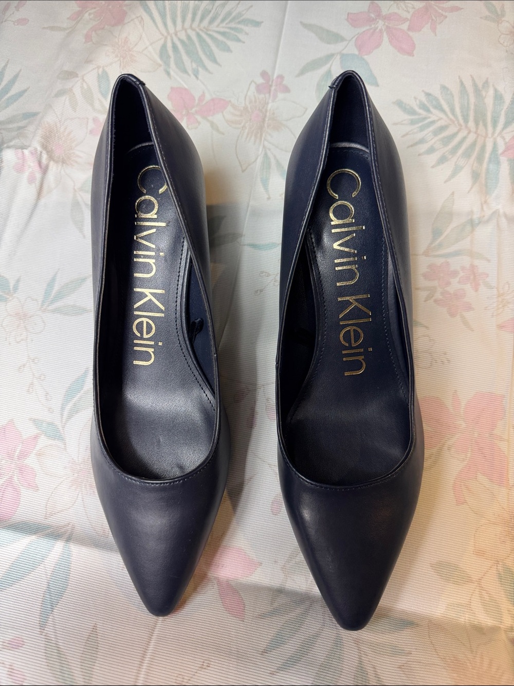 Calvin Klein Navy Pointed-Toe Leather Pumps size 9